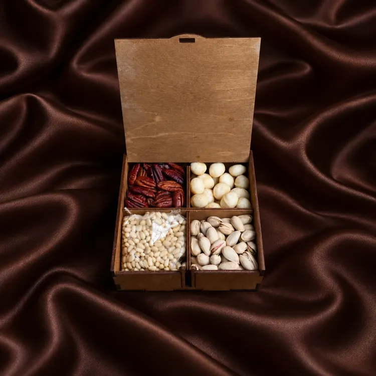 Деревянный подарочный набор орехов №51 – “NutsBox Elite”